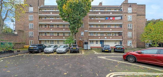 Flat to rent in Dunkirk House, Long Lane SE1