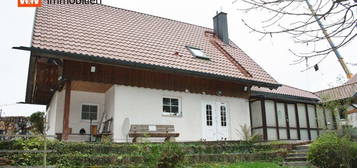 Einfamilienhaus mit Garage und großem Grundstück und eigenem Wald