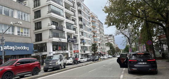 LİSE CADDESİ ÜZERİ MERKEZİ KONUMDA 3+1 KIRALIK DAİRE