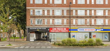 Flat for sale in London Road, Enfield EN2