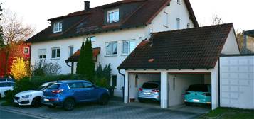 Helle 2-Zi-DG Wohnung mit Balkon und EBK in BT-Wolfsbach