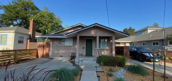 3640 52nd St, Sacramento, CA 95820