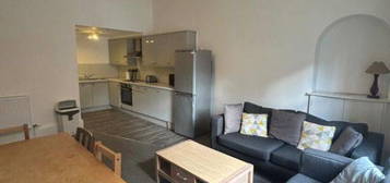 5 bed flat to rent