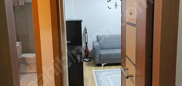 Kiralık Yeni Binada Kapalı Mutfaklı 1+1 Eşyalı Yarı Bodrum Daire