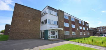 Flat to rent in Selwyn Court, Long Meadow, Aylesbury, Buckinghamshire HP21