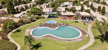 Moradia com piscina e amplas zonas verdes localizados no Carvoeiro, Algarve,Portugal.