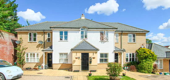 Flat to rent in East Hill, Colchester, Essex CO1