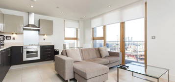 Flat to rent in Streamlight Tower, 9 Province Square, London E14