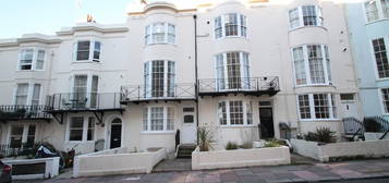 Flat to rent in Montpelier Road, Brighton BN1