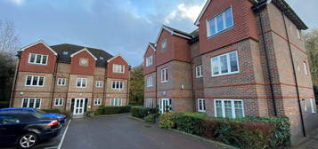 Flat to rent in The Moorings, Highbridge Close WD7