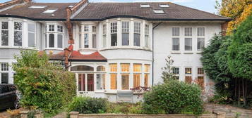 6 bed end terrace house for sale