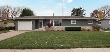 213 N Meadow St, Oshkosh, WI 54902