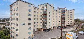 3 bedroom flat for sale