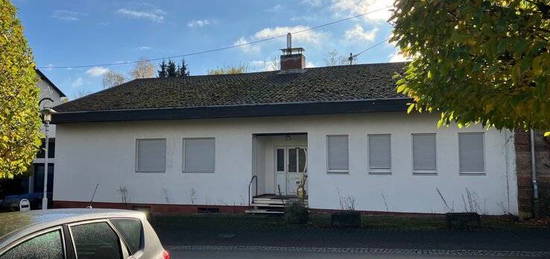 Zwangsversteigerung - Einfamilienhaus mit Garage in Weiskirchen - ++Provisionsfrei für Ersteher++