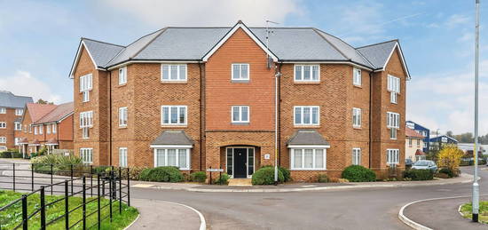 Flat for sale in Surtees Drive, Edenbridge, Kent TN8