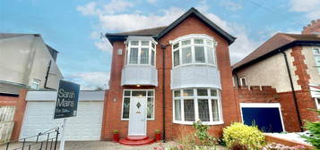 3 bedroom link detached house for sale