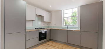 Studio to rent in St Johns Hill, St John's Hill, London SW11