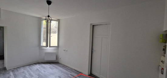 Studio avec 12m² de courette