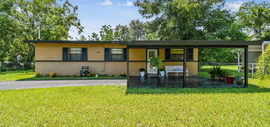 8524 HOWELL Drive, Jacksonville, FL 32208