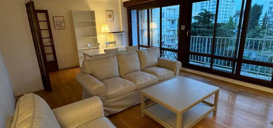 Appartement meublé  à louer, 4 pièces, 3 chambres, 85 m²