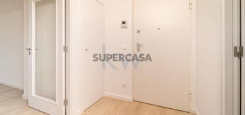 Apartamento T1 - arrecadação e garagem - Lumiar - Lisboa