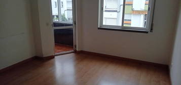 Arrendamento de Apartamento T2  na avenida Carolina Michaelis, 45