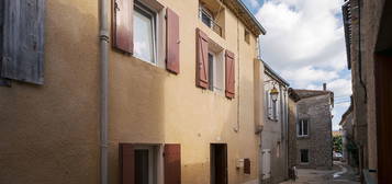 CARCASSONNE - SAINT HILAIRE  Elégante maison de village de 4 pièces principales et de124m²