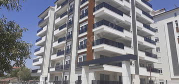 SERİK KÖKEZDE SİTE İÇİNDE AÇIK OTOPARKLI SATILIK LÜKS 3+1 DAİRE