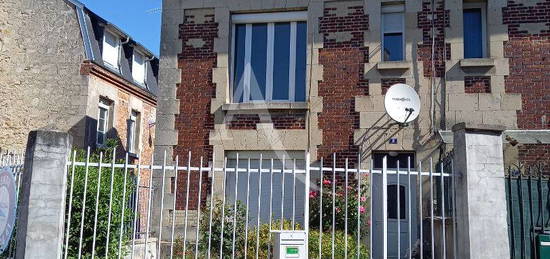 MAISON PROCHE SOISSONS SUR 3 NIVEAUX -