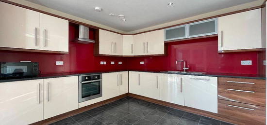 6 bed flat to rent