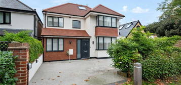 5 bedroom detached house