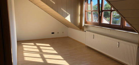 2-Zimmer-Dachgeschoß-Wohnung in Creußen, inkl. Küche u Stellplatz