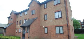 Flat for sale in Plumtree Close, Dagenham RM10