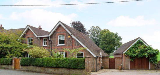 4 bed detached house to rent