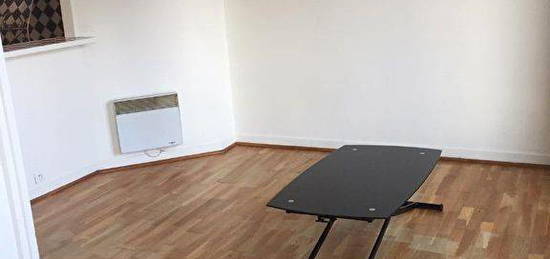 Studio  à louer, 1 pièce, 25 m², Étage 2/4