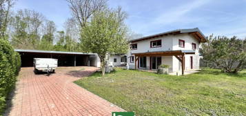 Spacious, low-energy house with an additional office/practice or apartment of 70 m². Unique location, large corner lot &amp; privat (near forest and meado