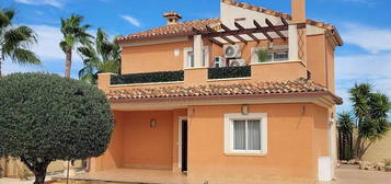 Chalet en calle Algorfa en El Fondo de les Neus-El Hondon de las Nieves