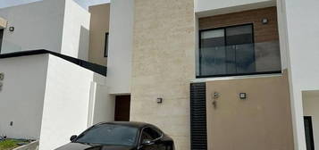 Renta Casas 4 Rec | Zibata Cond. Entrecielos | Qro76 | $25mil