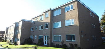 Flat to rent in Beau Court, Spencer Road, New Milton BH25