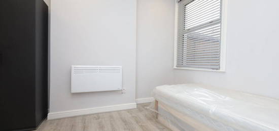 Studio to rent in Alexandra Avenue, Southall UB1