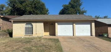 8216 Richard St, White Settlement, TX 76108