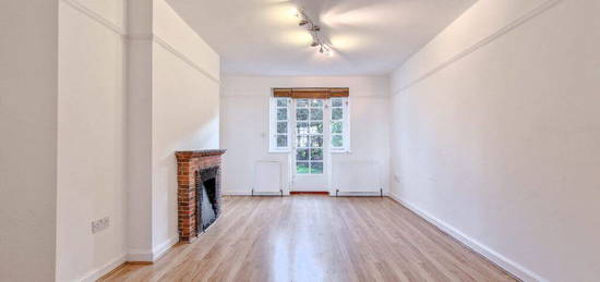 End terrace house to rent in Asmuns Hill, London NW11