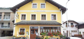 Wohnhaus mit traditionellem Gastronomiebetrieb