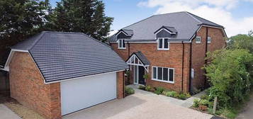 4 bed detached house to rent