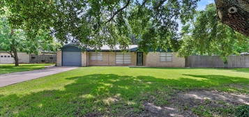 15366 Jackie Rd, Hamshire, TX 77622