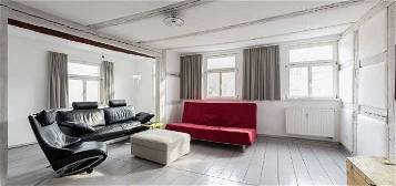Der perfekte Eindruck - 4,5-Zimmer-Wohnung, hell mit Einbauküche und modernem Standard in Einzeldenkmal!