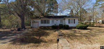 4673 Londonderry Dr, Jackson, MS 39206