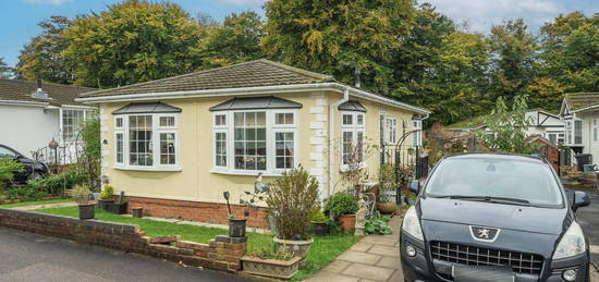 Mobile/park home for sale in Chesham Road, Wigginton, Tring HP23