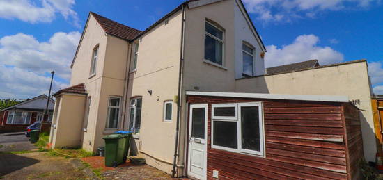 Detached house to rent in Kitchener Road, Southampton, Hampshire SO17