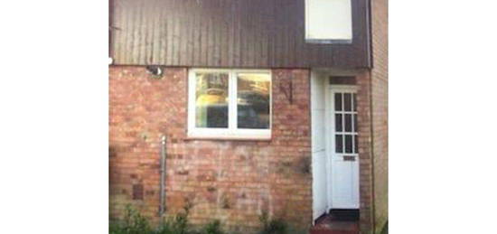 3 bed semi-detached house to rent